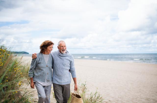 older-couple-at-beach